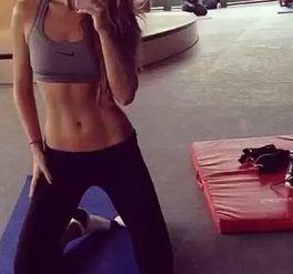 瘦腹部的运动视频,跟随视频轻松打造平坦腹部