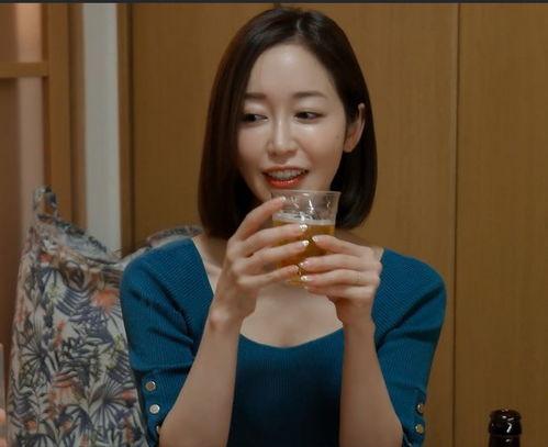 篠田优视频,魅力四溢的日本女神，视频中的惊艳瞬间