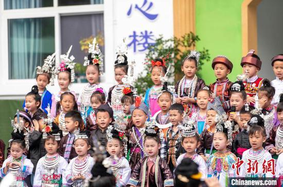 小班歌表演视频,欢歌笑语——小班歌表演精彩瞬间