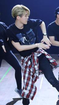 鹿晗街舞视频,动感舞步演绎青春活力