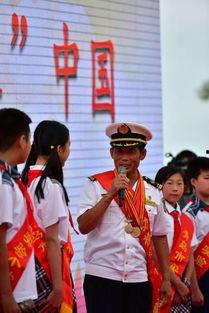 小学生升国旗视频,小学生升旗仪式温馨瞬间