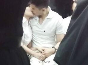 男女亲吻的视频,男女亲吻视频捕捉浪漫瞬间