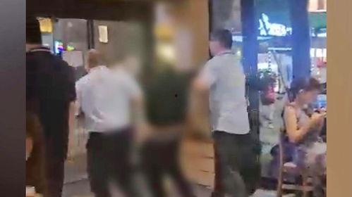 男生正面撒尿全程视频,揭秘男生如厕全过程