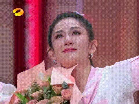 谢娜哭的视频,谢娜深情演绎感人瞬间