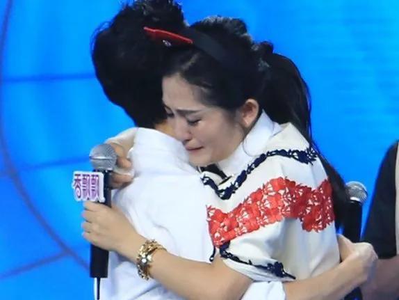 谢娜哭的视频,谢娜深情演绎感人瞬间